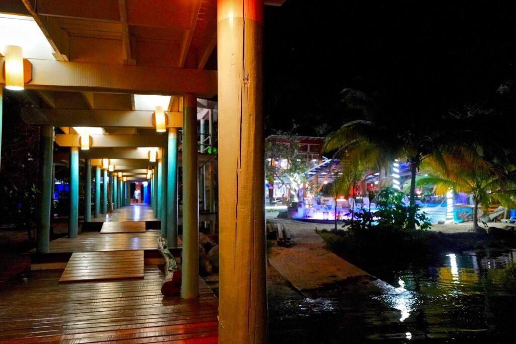 The Dock Resort Over Water Retreat West End Exterior foto
