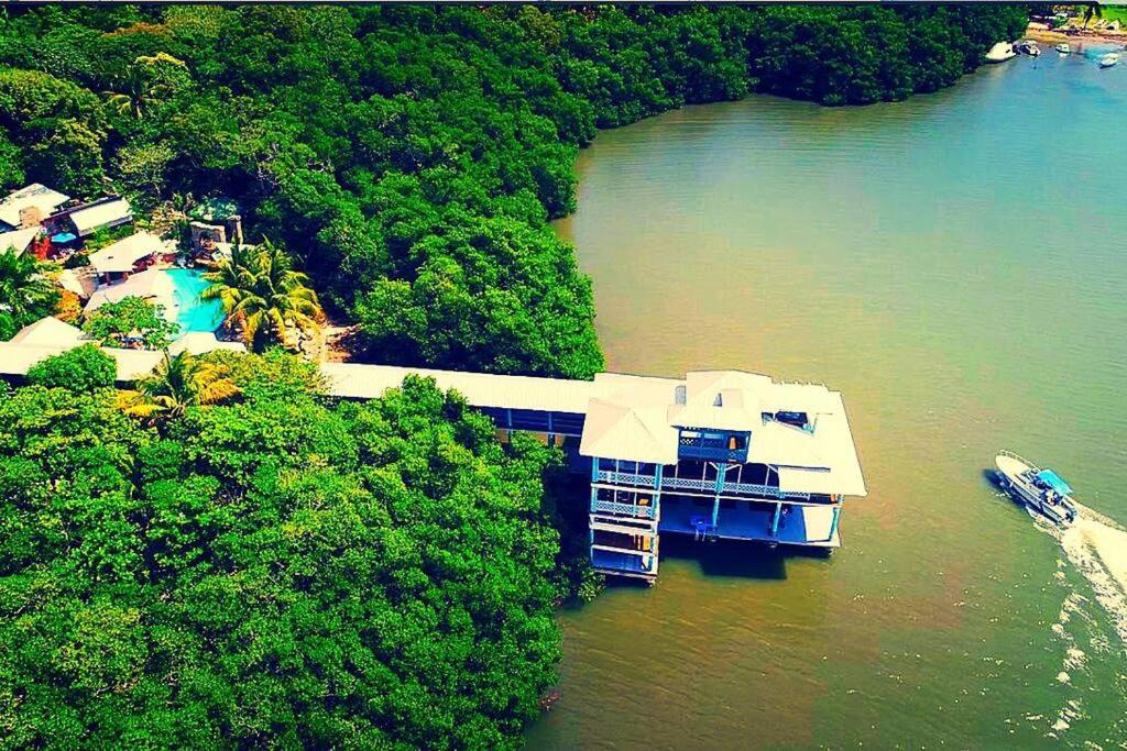 The Dock Resort Over Water Retreat West End Exterior foto